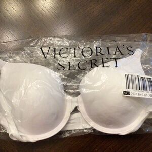 PINK Victoria’s Secret 32B bra